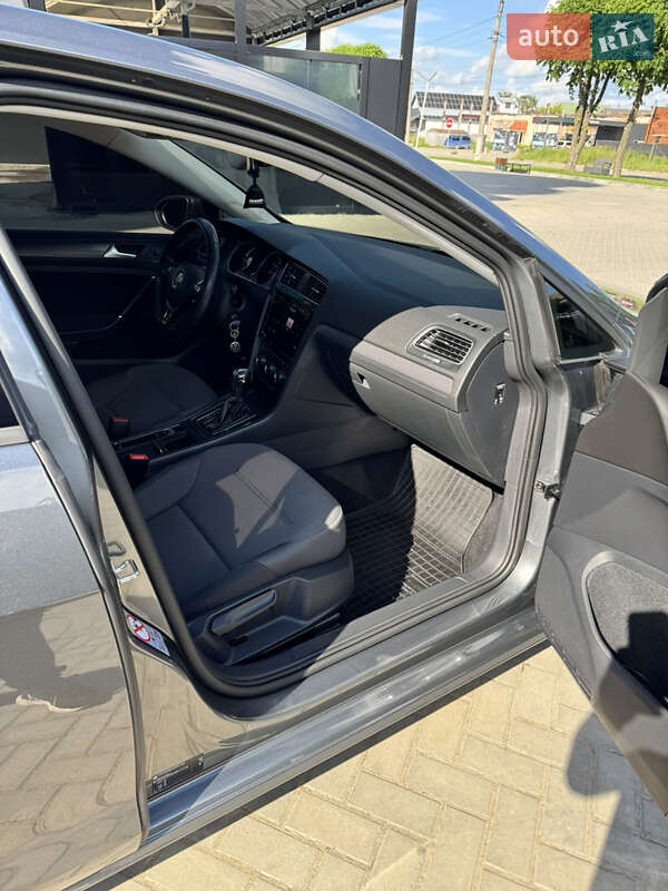 Хэтчбек Volkswagen e-Golf 2020 в Ивано-Франковске