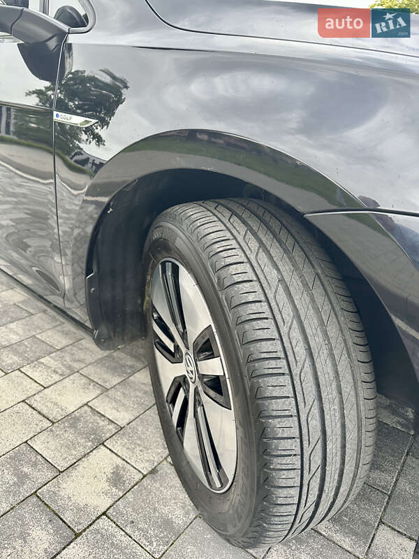 Хетчбек Volkswagen e-Golf 2019 в Мукачевому