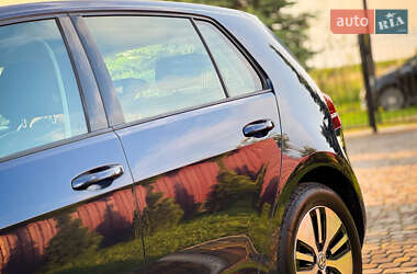 Хетчбек Volkswagen e-Golf 2015 в 