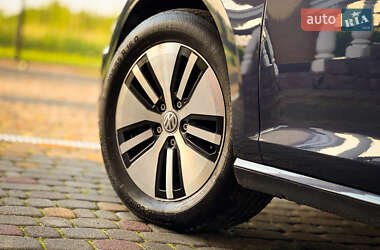 Хетчбек Volkswagen e-Golf 2015 в 