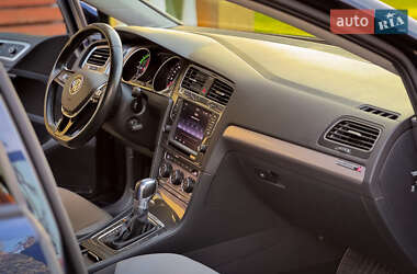 Хетчбек Volkswagen e-Golf 2015 в 