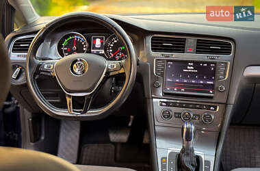 Хетчбек Volkswagen e-Golf 2015 в 