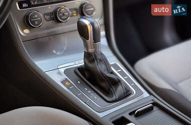 Хетчбек Volkswagen e-Golf 2015 в 
