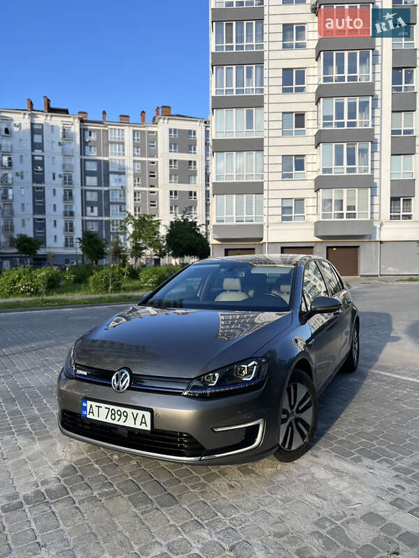 Volkswagen e-Golf 2015