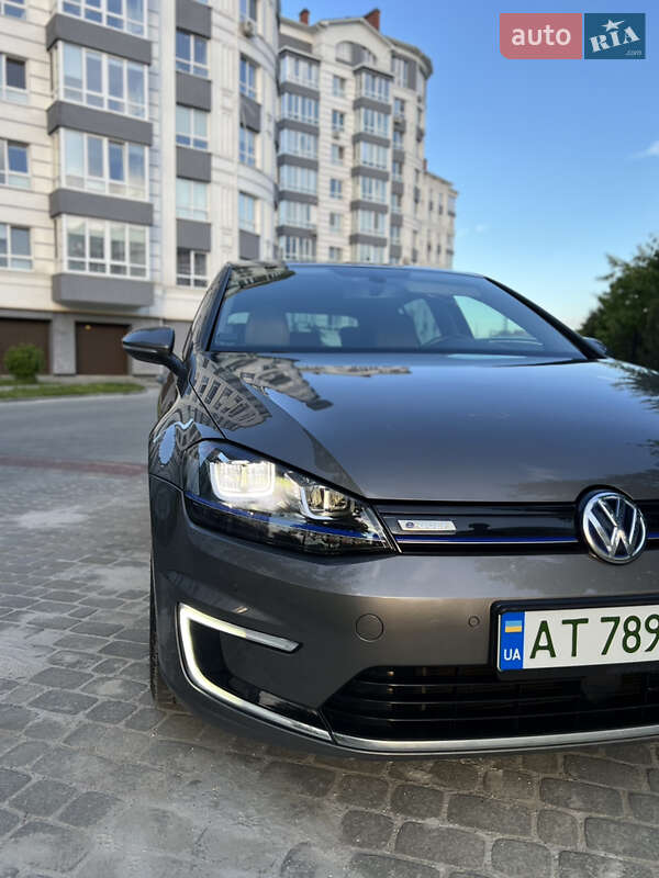 Хэтчбек Volkswagen e-Golf 2015 в Ивано-Франковске