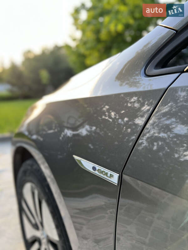 Хэтчбек Volkswagen e-Golf 2015 в Ивано-Франковске