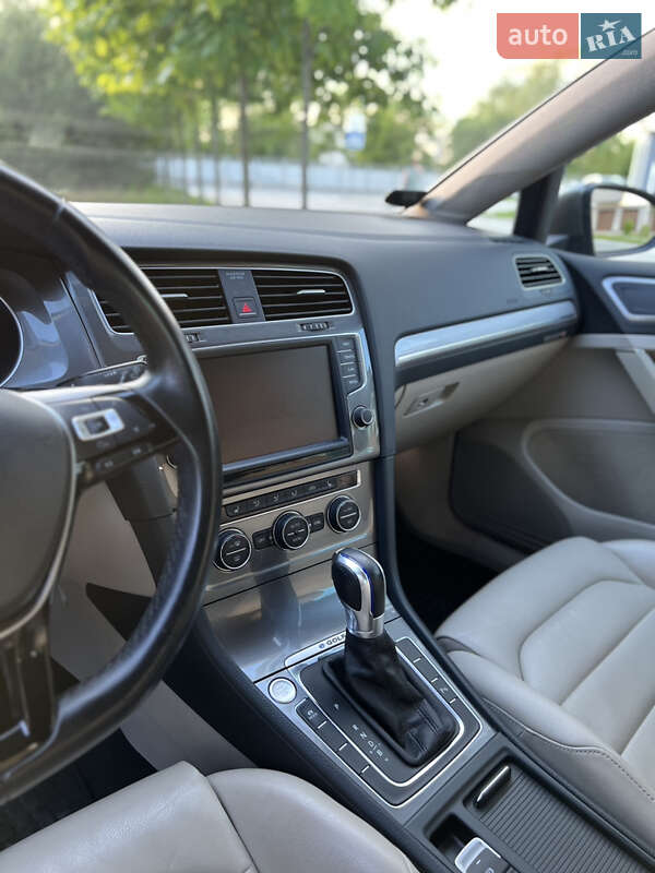 Хэтчбек Volkswagen e-Golf 2015 в Ивано-Франковске