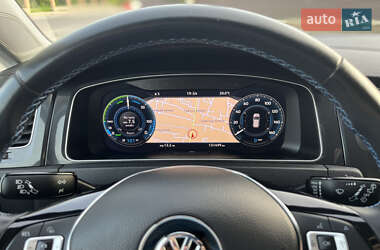 Хетчбек Volkswagen e-Golf 2020 в 