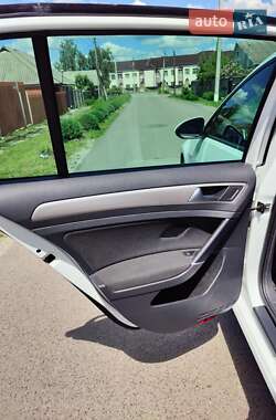Хэтчбек Volkswagen e-Golf 2014 в 