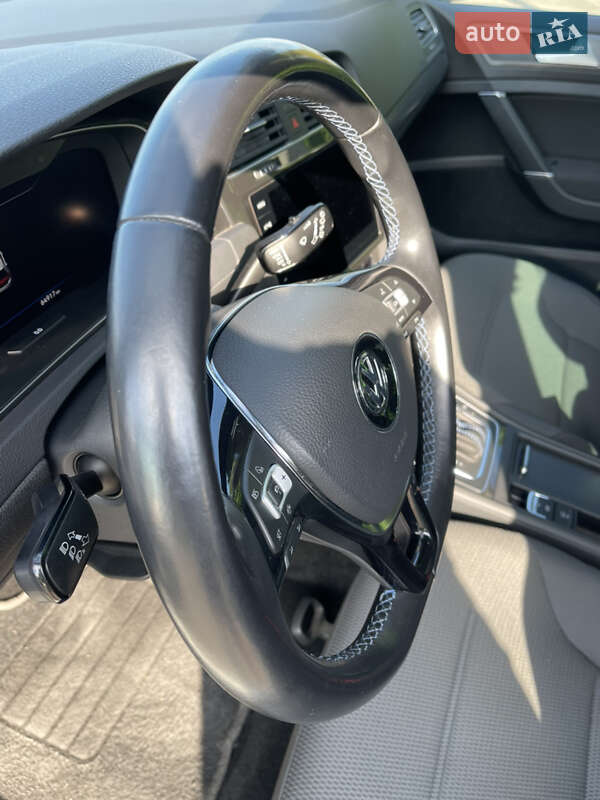Хэтчбек Volkswagen e-Golf 2020 в Киверцах
