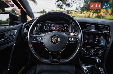 Хэтчбек Volkswagen e-Golf 2018 в 