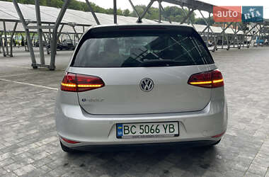 Хэтчбек Volkswagen e-Golf 2015 в 