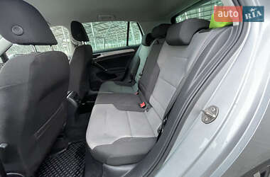 Хэтчбек Volkswagen e-Golf 2015 в 