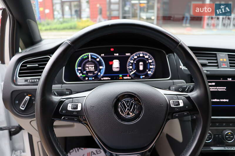 Хэтчбек Volkswagen e-Golf 2018 в Львове
