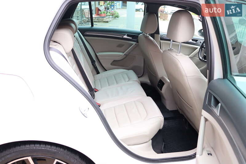 Хэтчбек Volkswagen e-Golf 2018 в Львове