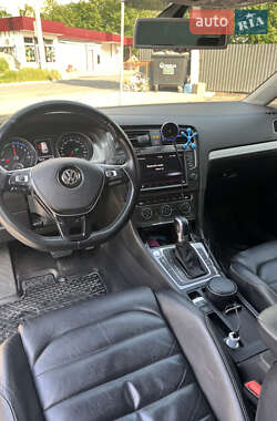 Хэтчбек Volkswagen e-Golf 2016 в 