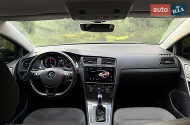 Хэтчбек Volkswagen e-Golf 2019 в 