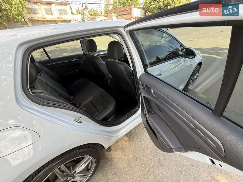 Хэтчбек Volkswagen e-Golf 2017 в Харькове