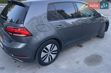 Хэтчбек Volkswagen e-Golf 2018 в 