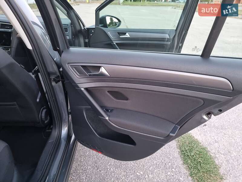 Хетчбек Volkswagen e-Golf 2018 в Кропивницькому