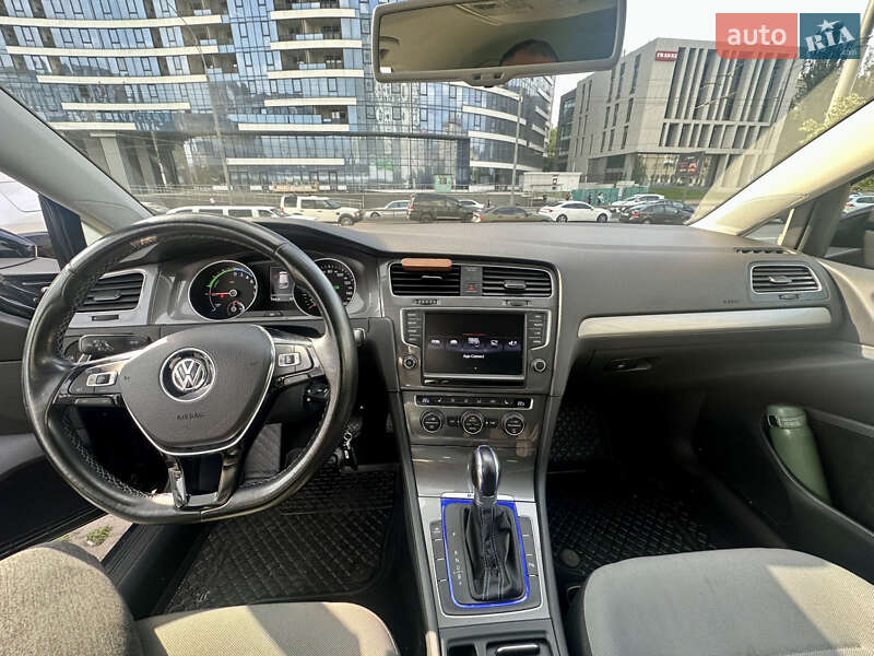 Хетчбек Volkswagen e-Golf 2015 в Києві