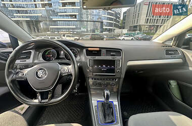 Хэтчбек Volkswagen e-Golf 2015 в 