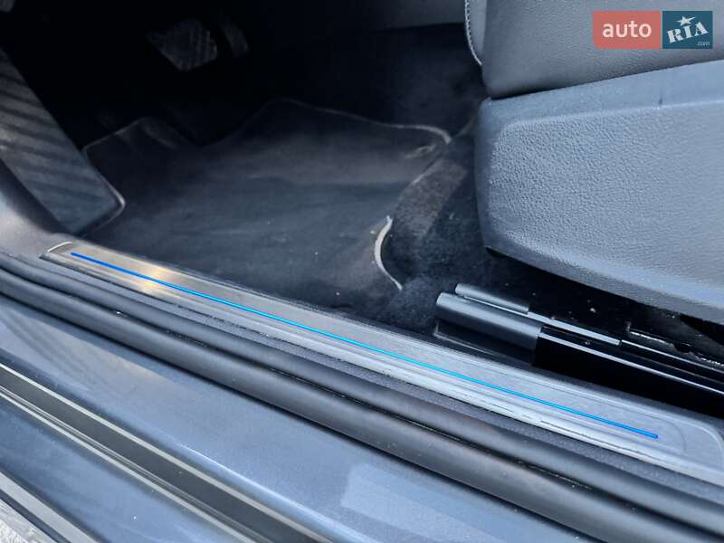 Хетчбек Volkswagen e-Golf 2019 в Дніпрі