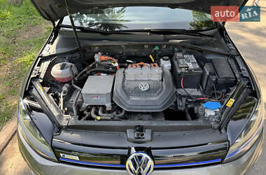 Хэтчбек Volkswagen e-Golf 2015 в 