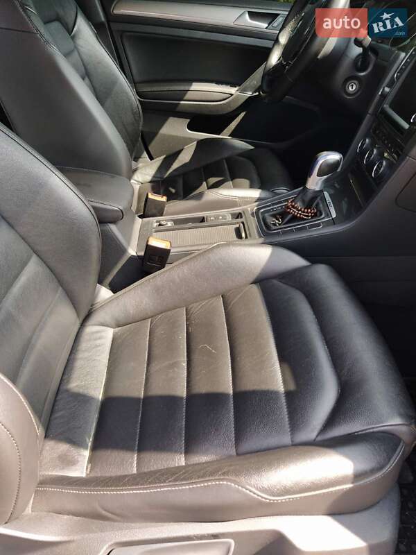 Хэтчбек Volkswagen e-Golf 2014 в Шептицькому