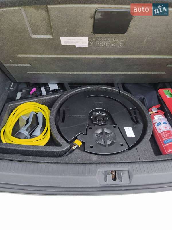 Хэтчбек Volkswagen e-Golf 2014 в Шептицькому