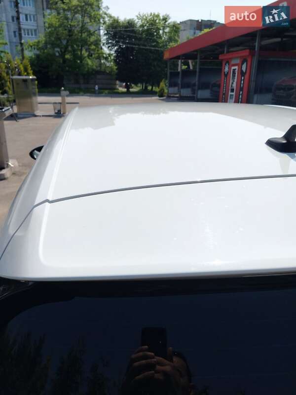 Хэтчбек Volkswagen e-Golf 2014 в Шептицькому