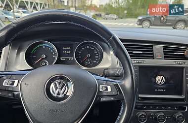 Хетчбек Volkswagen e-Golf 2016 в 