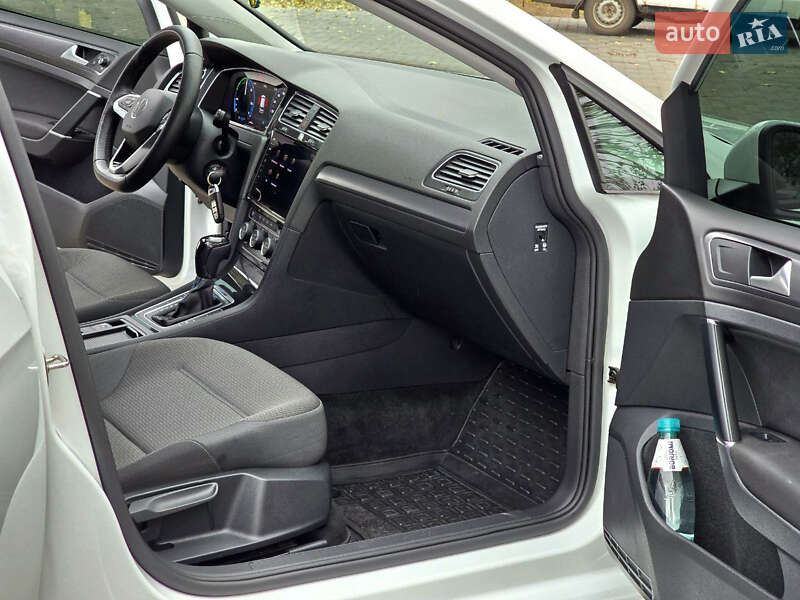 Хэтчбек Volkswagen e-Golf 2020 в Першотравенске