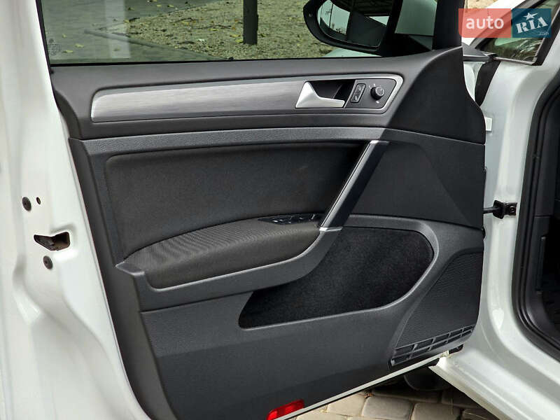 Хэтчбек Volkswagen e-Golf 2020 в Першотравенске