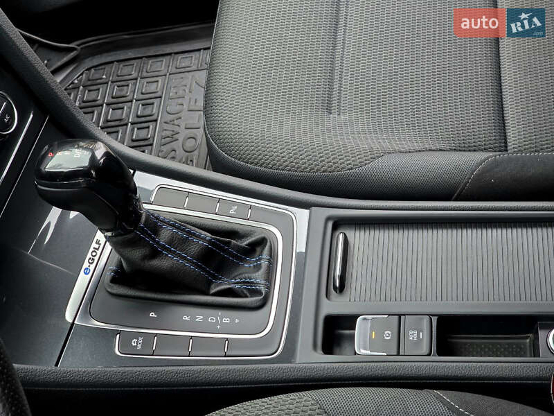 Хэтчбек Volkswagen e-Golf 2020 в Першотравенске