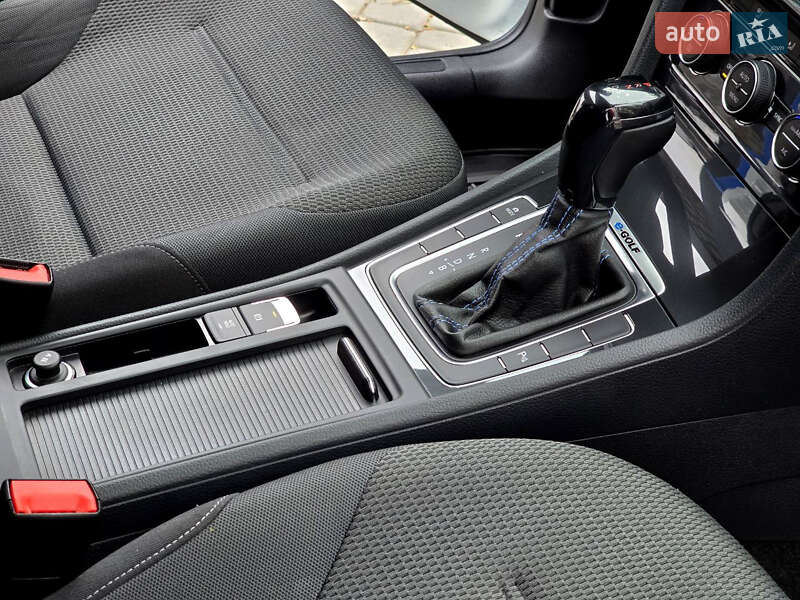 Хэтчбек Volkswagen e-Golf 2020 в Першотравенске