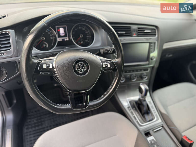 Хетчбек Volkswagen e-Golf 2015 в Рівному