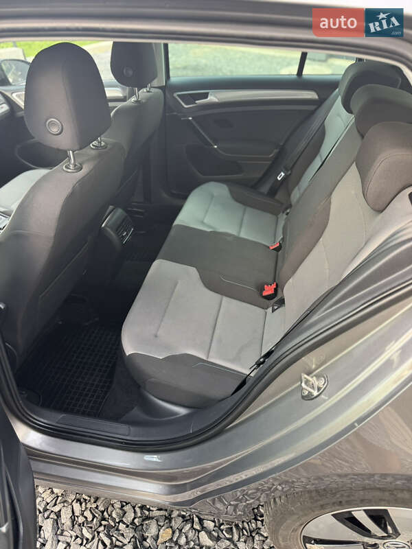 Хетчбек Volkswagen e-Golf 2015 в Рівному