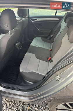 Хэтчбек Volkswagen e-Golf 2015 в 