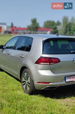 Хэтчбек Volkswagen e-Golf 2018 в 