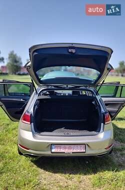 Хэтчбек Volkswagen e-Golf 2018 в 