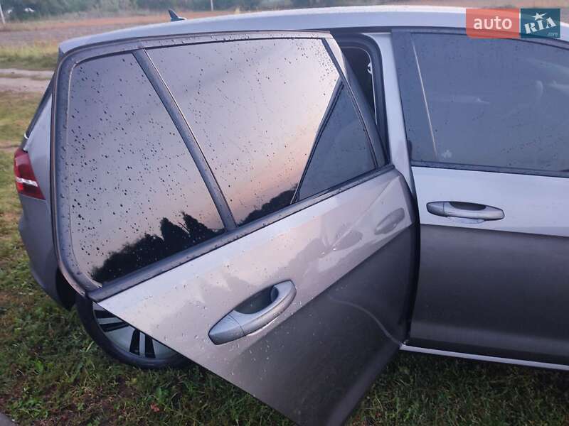 Хэтчбек Volkswagen e-Golf 2016 в Нововолынске