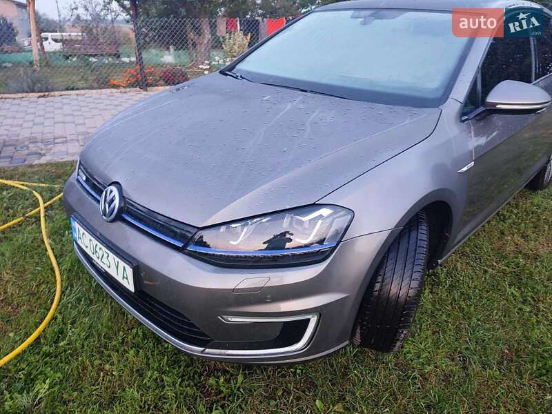 Хэтчбек Volkswagen e-Golf 2016 в Нововолынске