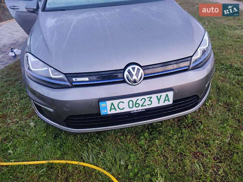Хэтчбек Volkswagen e-Golf 2016 в Нововолынске
