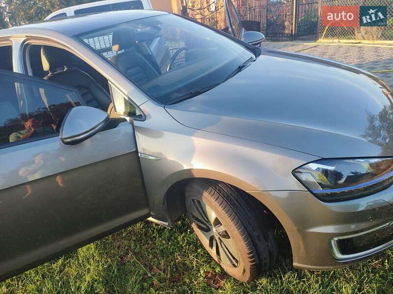 Хэтчбек Volkswagen e-Golf 2016 в Нововолынске