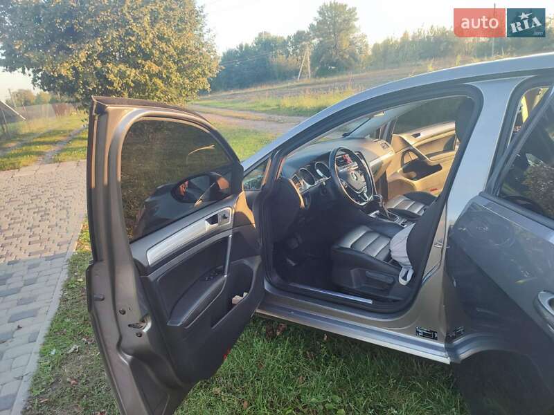 Хэтчбек Volkswagen e-Golf 2016 в Нововолынске