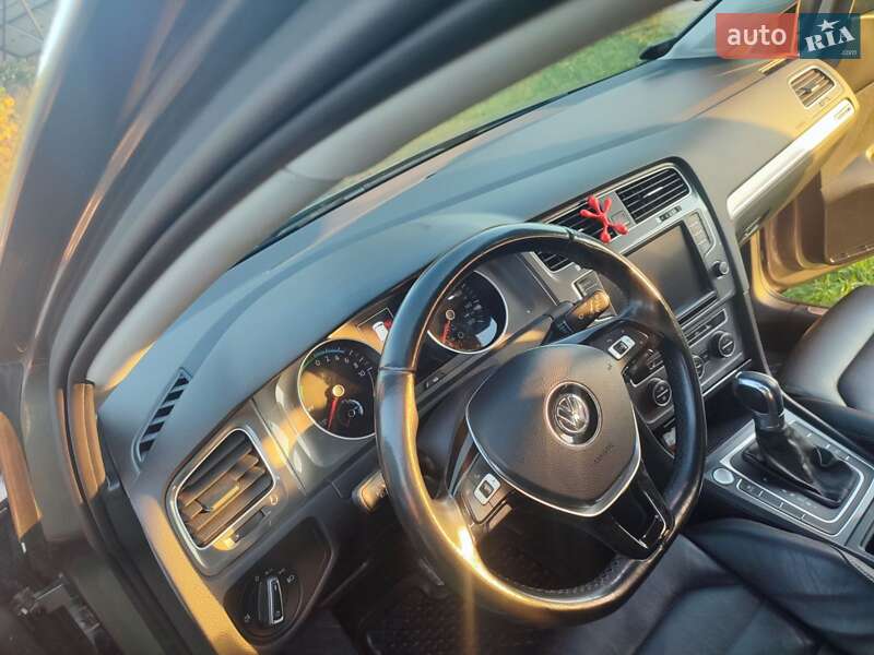 Хэтчбек Volkswagen e-Golf 2016 в Нововолынске