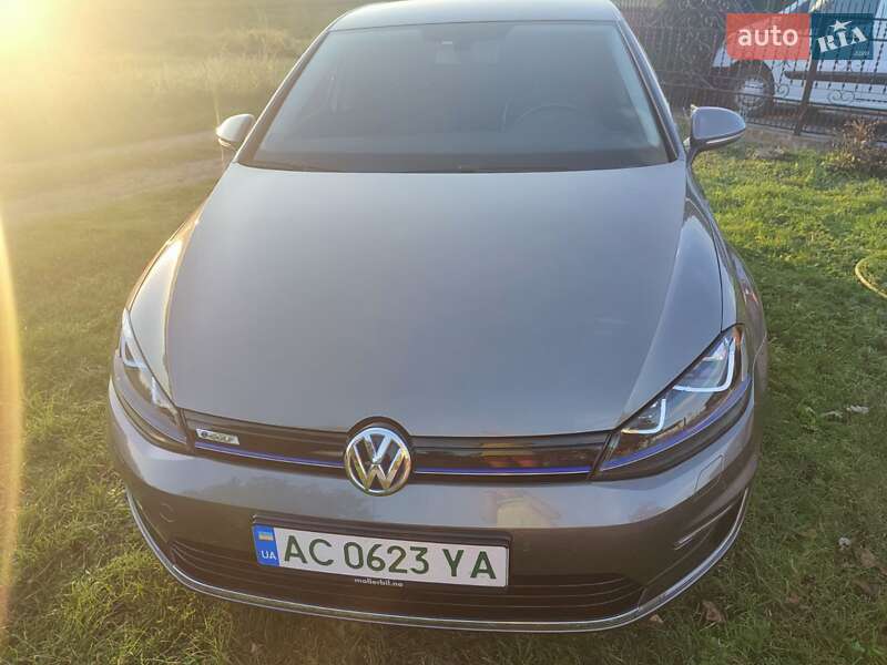 Хэтчбек Volkswagen e-Golf 2016 в Нововолынске