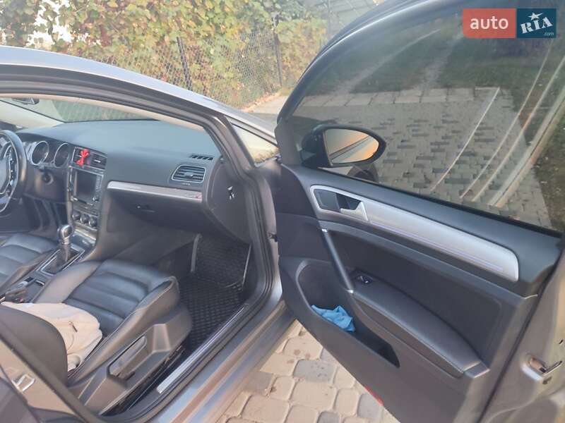 Хэтчбек Volkswagen e-Golf 2016 в Нововолынске