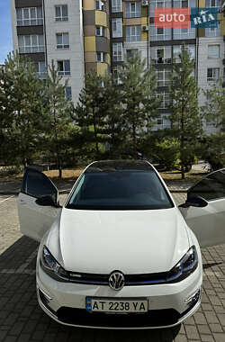 Хэтчбек Volkswagen e-Golf 2020 в 